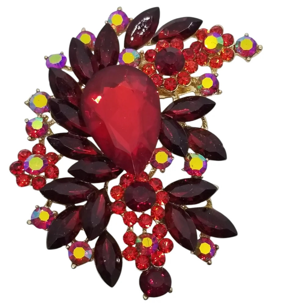 VINTAGE  GOLDTONE FLORAL  BROOCH SET WITH RED & IRRIDESCENT GLASS RHINESTONES